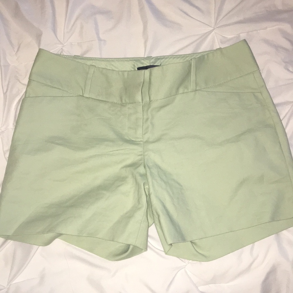 🔻5 For $15!🔻The Limited pale green shorts size 4